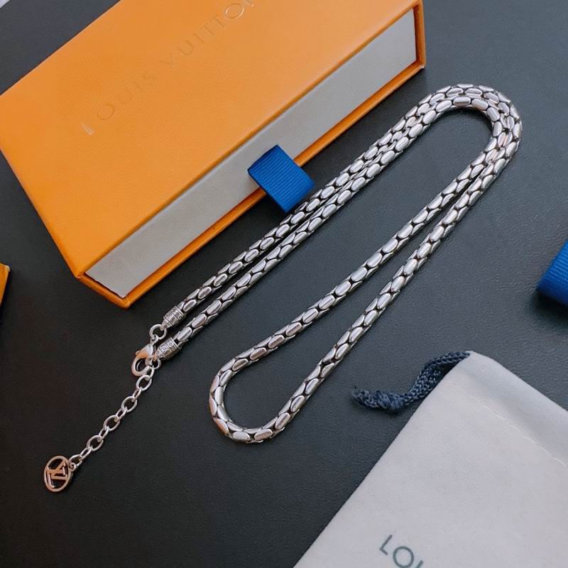 LV Necklace 03lyr361